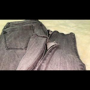 FOREVER 21 Gray Wash Skinny Zip Ankle Jean